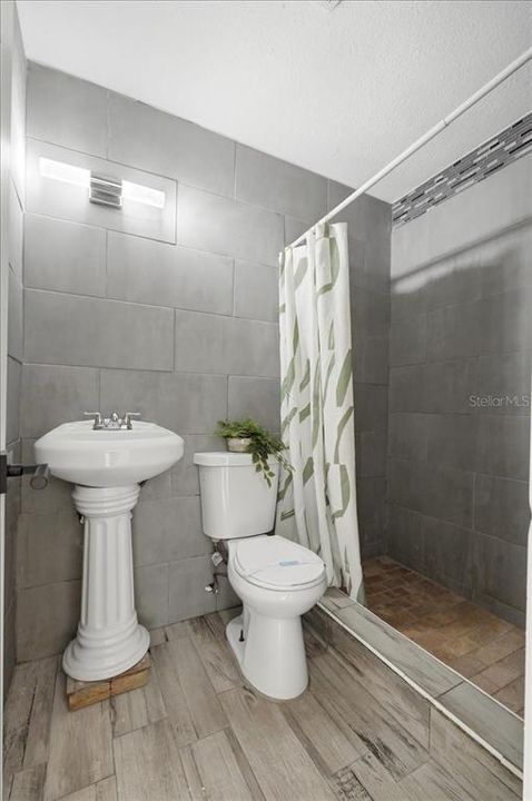На продажу: $339,450 (4 спален, 2 ванн, 1373 Квадратных фут)