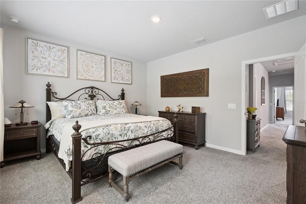 For Sale: $499,000 (5 beds, 3 baths, 2349 Square Feet)