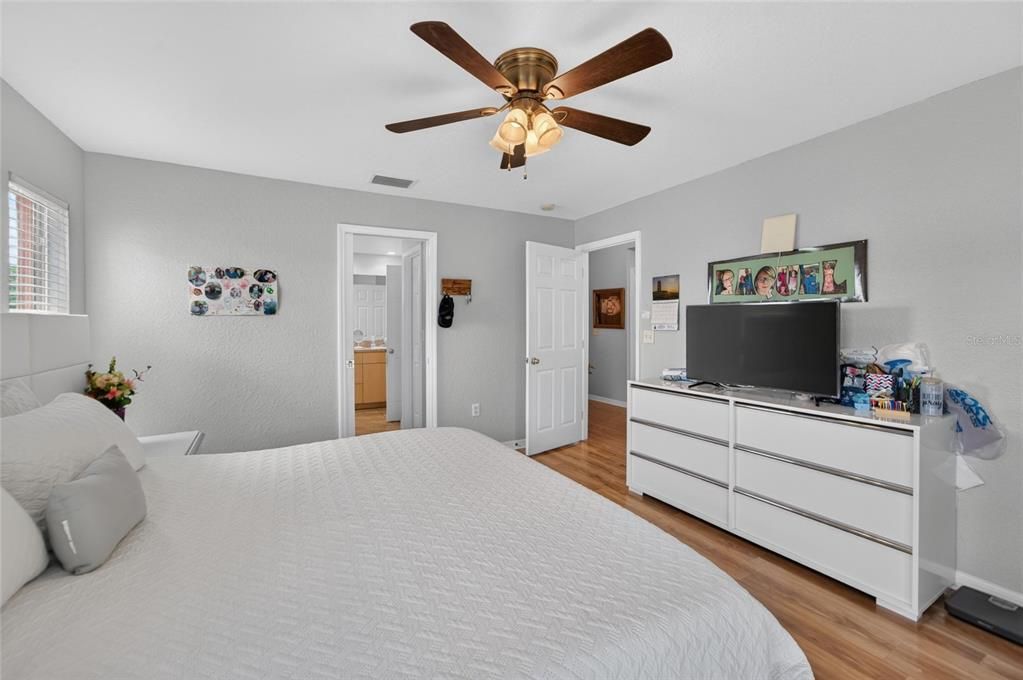 For Sale: $405,000 (4 beds, 2 baths, 1624 Square Feet)