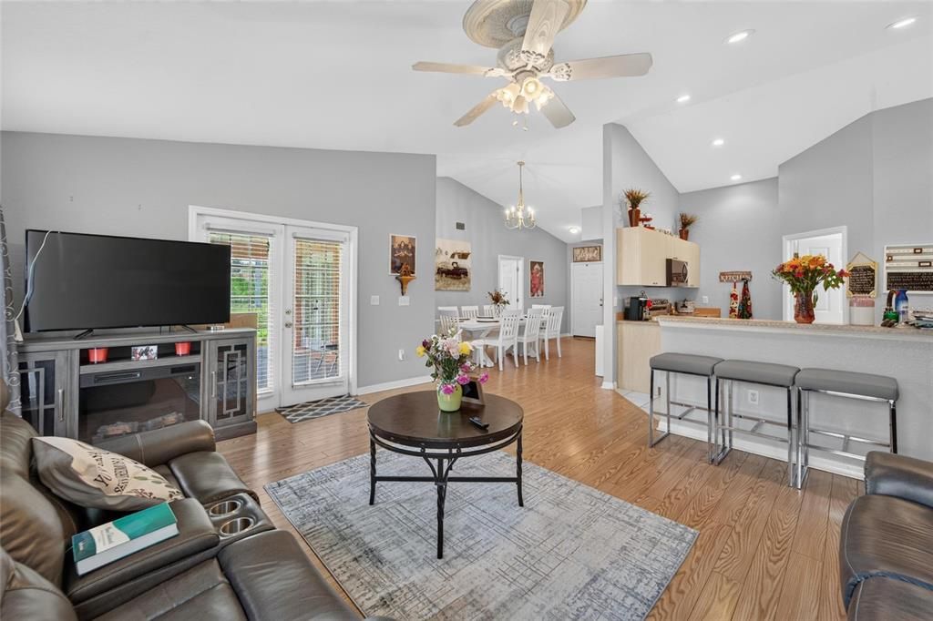 For Sale: $405,000 (4 beds, 2 baths, 1624 Square Feet)