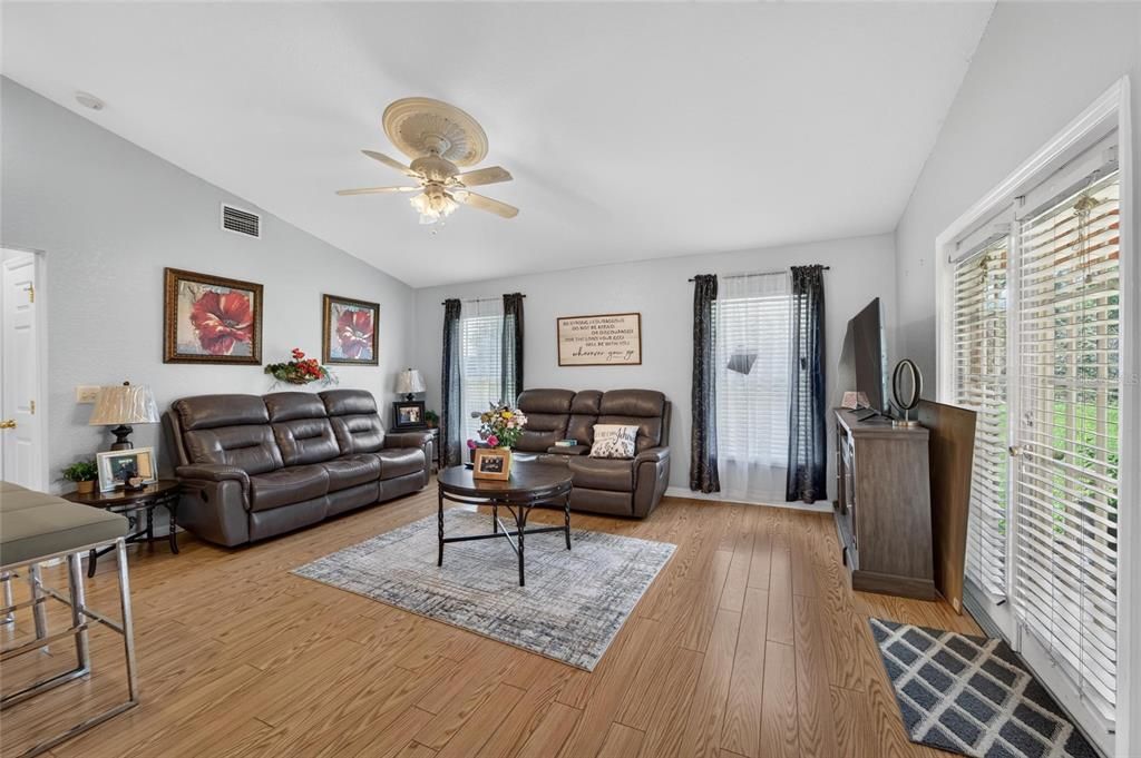 For Sale: $405,000 (4 beds, 2 baths, 1624 Square Feet)
