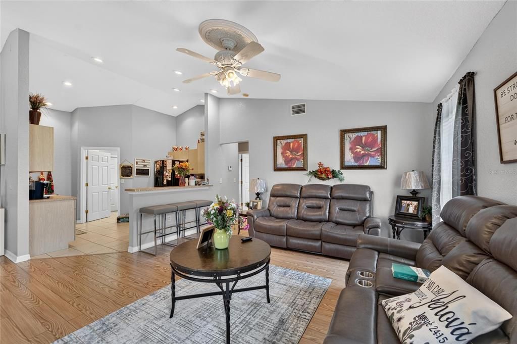 For Sale: $405,000 (4 beds, 2 baths, 1624 Square Feet)