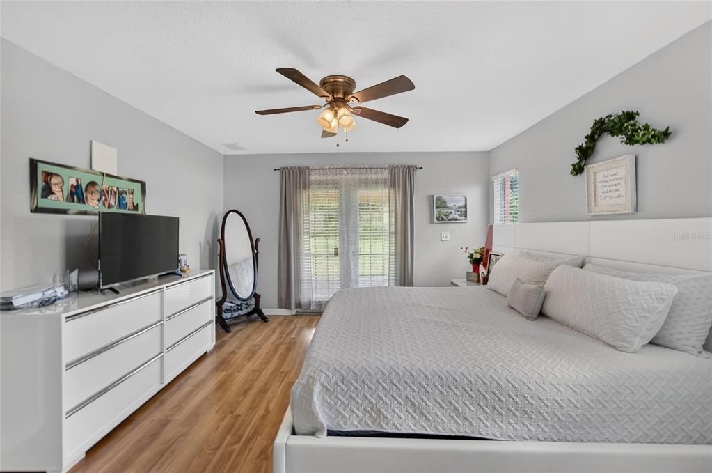 For Sale: $405,000 (4 beds, 2 baths, 1624 Square Feet)