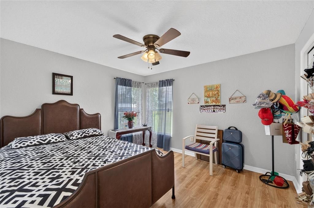 For Sale: $405,000 (4 beds, 2 baths, 1624 Square Feet)