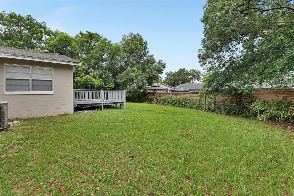 На продажу: $259,900 (4 спален, 2 ванн, 1323 Квадратных фут)