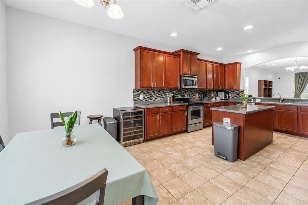 En Venta: $380,000 (3 camas, 2 baños, 2368 Pies cuadrados)