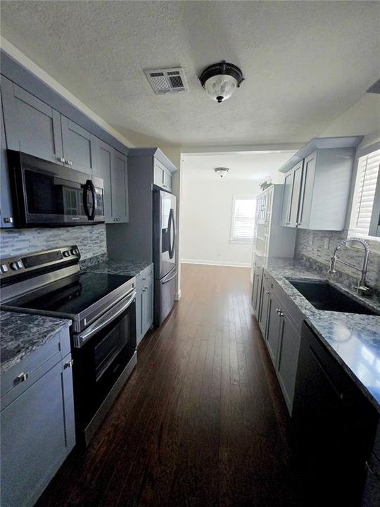 For Sale: $639,000 (3 beds, 3 baths, 1987 Square Feet)