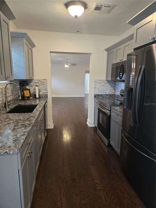 For Sale: $639,000 (3 beds, 3 baths, 1987 Square Feet)