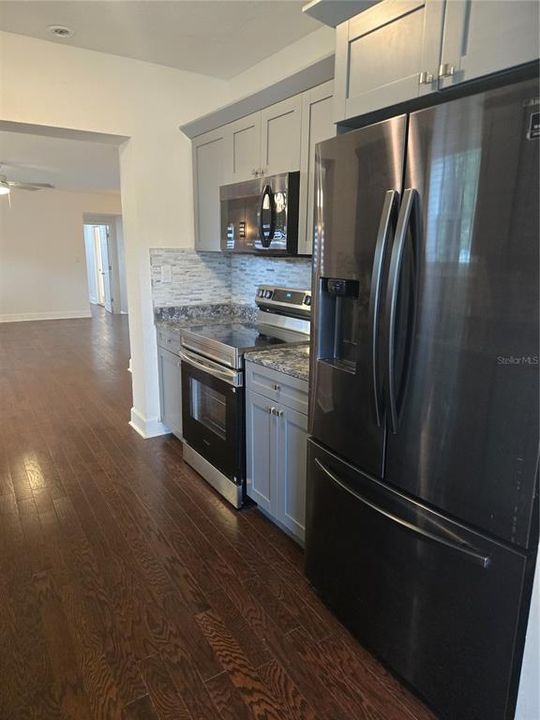 For Sale: $639,000 (3 beds, 3 baths, 1987 Square Feet)