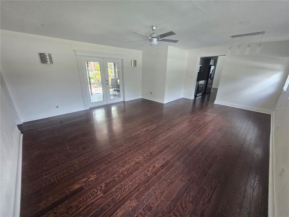 For Sale: $639,000 (3 beds, 3 baths, 1987 Square Feet)