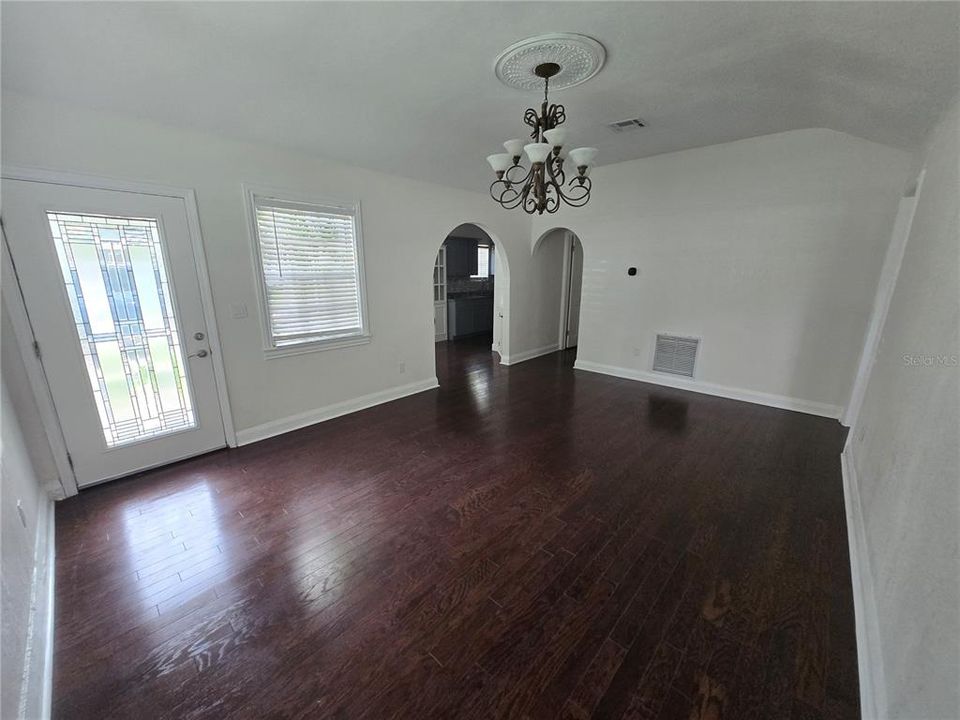 For Sale: $639,000 (3 beds, 3 baths, 1987 Square Feet)