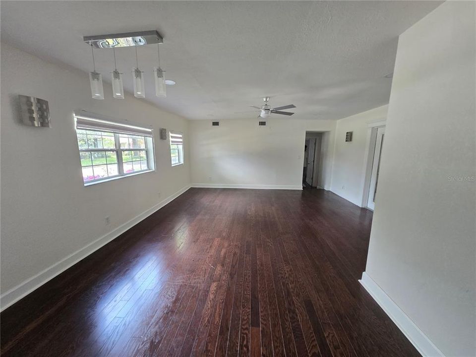 For Sale: $639,000 (3 beds, 3 baths, 1987 Square Feet)