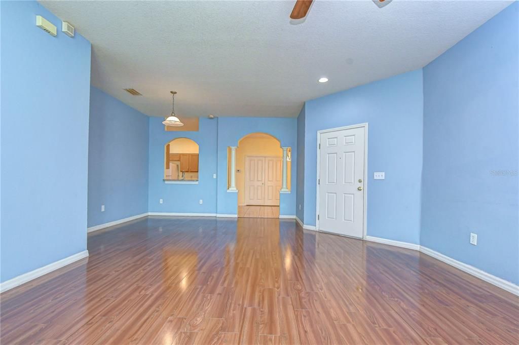 For Sale: $279,000 (3 beds, 2 baths, 1551 Square Feet)