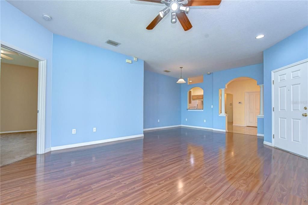 For Sale: $279,000 (3 beds, 2 baths, 1551 Square Feet)