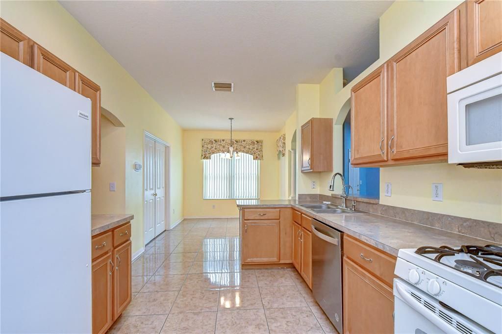 For Sale: $279,000 (3 beds, 2 baths, 1551 Square Feet)
