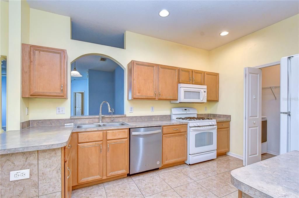 For Sale: $279,000 (3 beds, 2 baths, 1551 Square Feet)