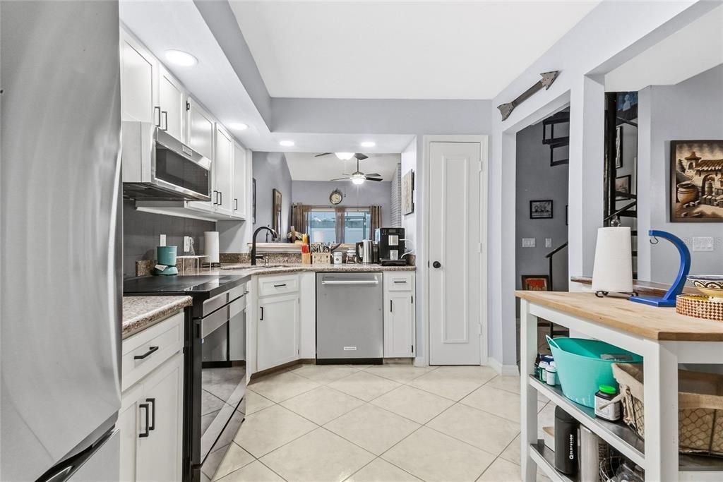 For Sale: $286,500 (2 beds, 2 baths, 1406 Square Feet)