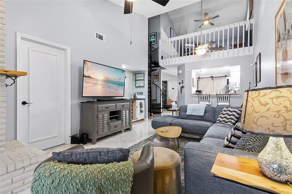 For Sale: $286,500 (2 beds, 2 baths, 1406 Square Feet)