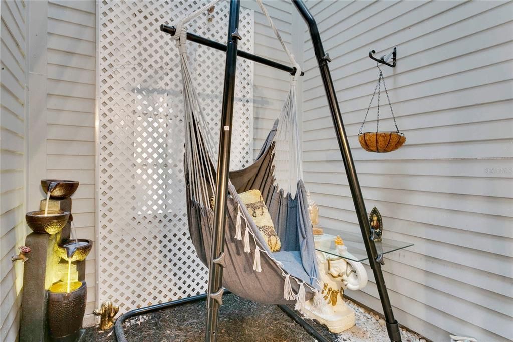 For Sale: $286,500 (2 beds, 2 baths, 1406 Square Feet)