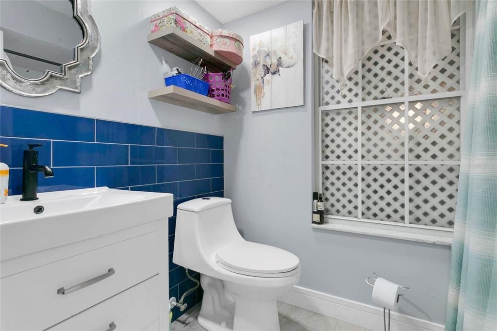 For Sale: $286,500 (2 beds, 2 baths, 1406 Square Feet)