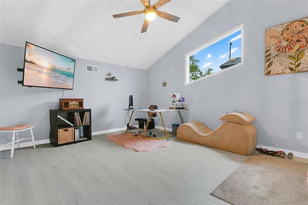 For Sale: $286,500 (2 beds, 2 baths, 1406 Square Feet)