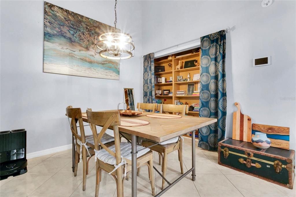 For Sale: $286,500 (2 beds, 2 baths, 1406 Square Feet)