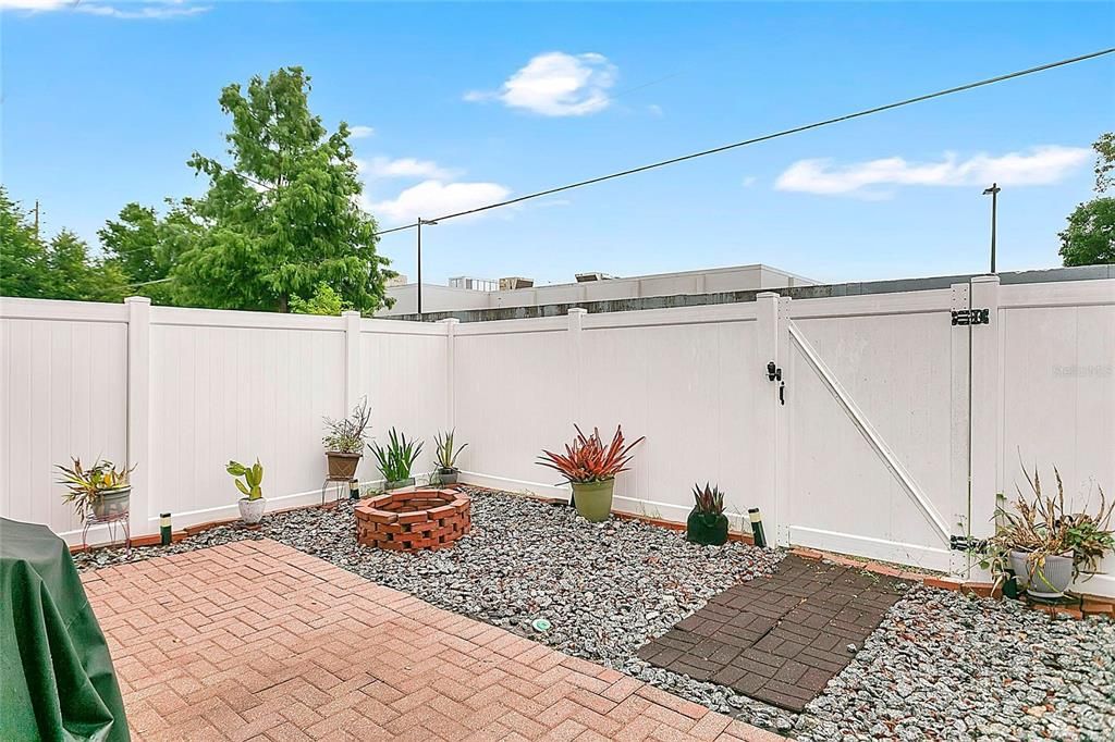 For Sale: $286,500 (2 beds, 2 baths, 1406 Square Feet)