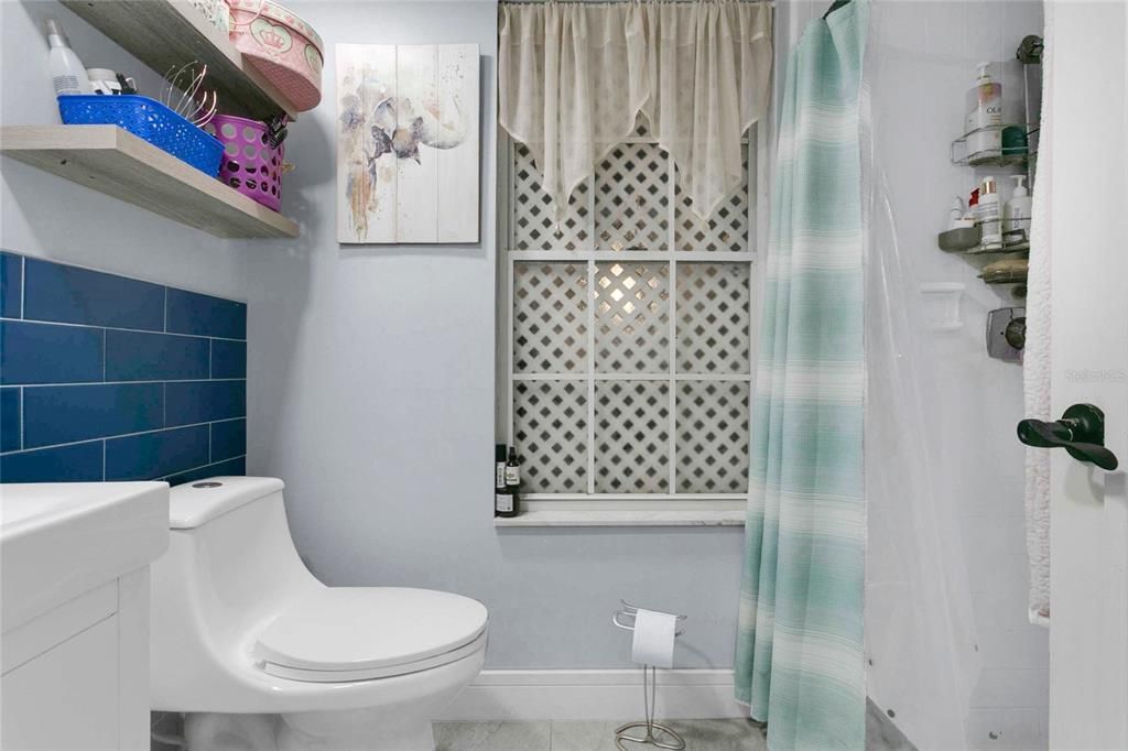 For Sale: $286,500 (2 beds, 2 baths, 1406 Square Feet)