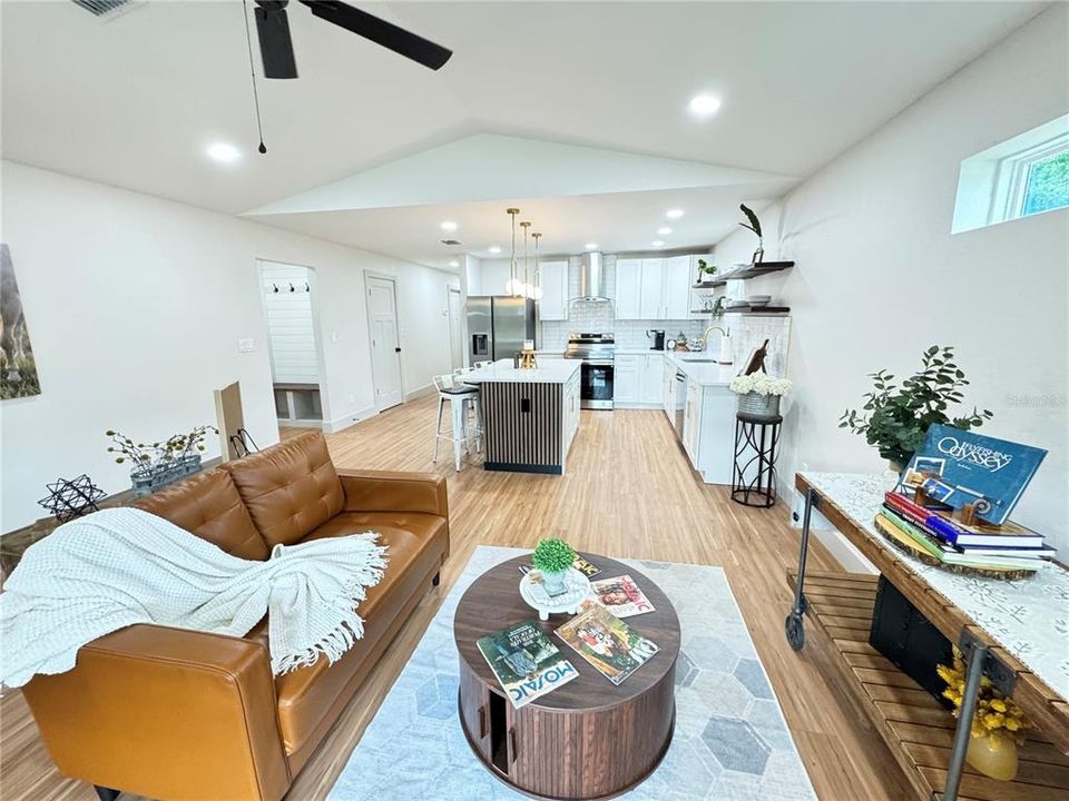 На продажу: $265,000 (3 спален, 2 ванн, 1431 Квадратных фут)