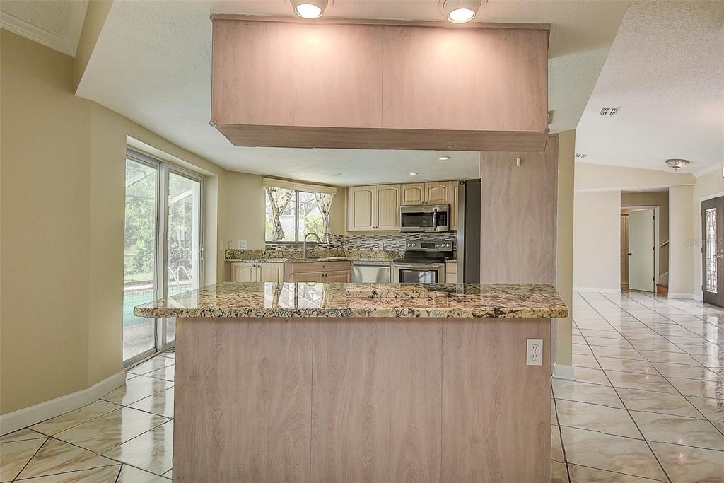 На продажу: $669,999 (4 спален, 3 ванн, 2412 Квадратных фут)