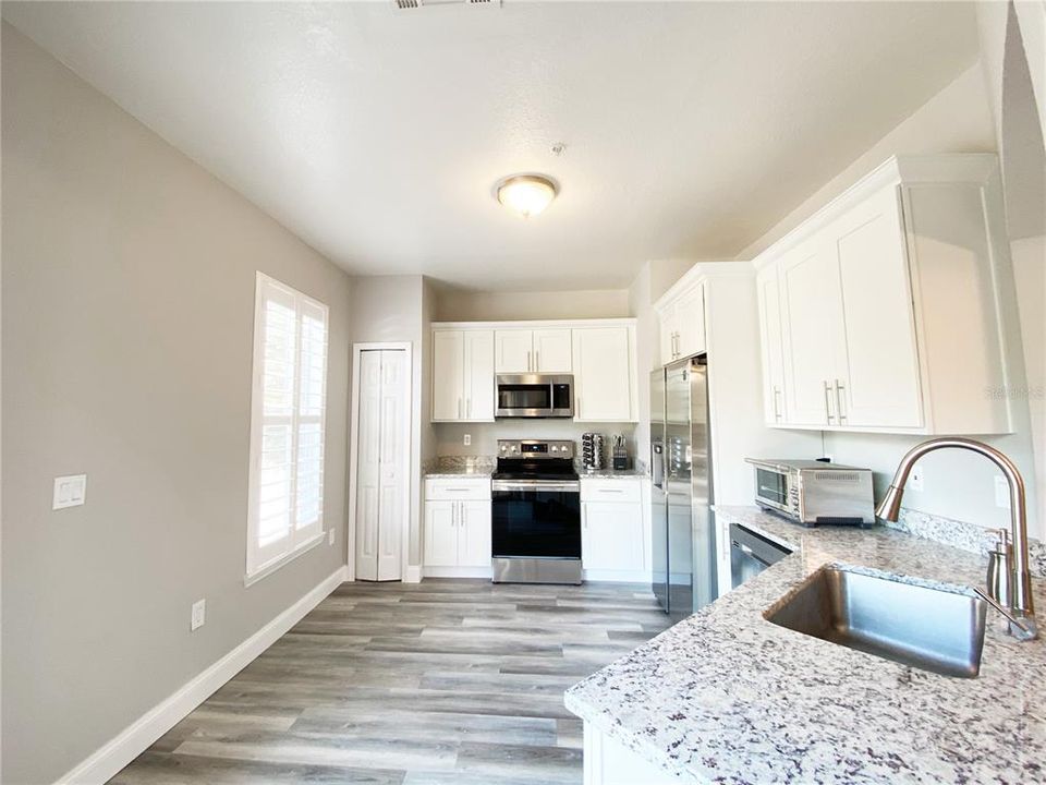 For Rent: $2,050 (3 beds, 2 baths, 1455 Square Feet)