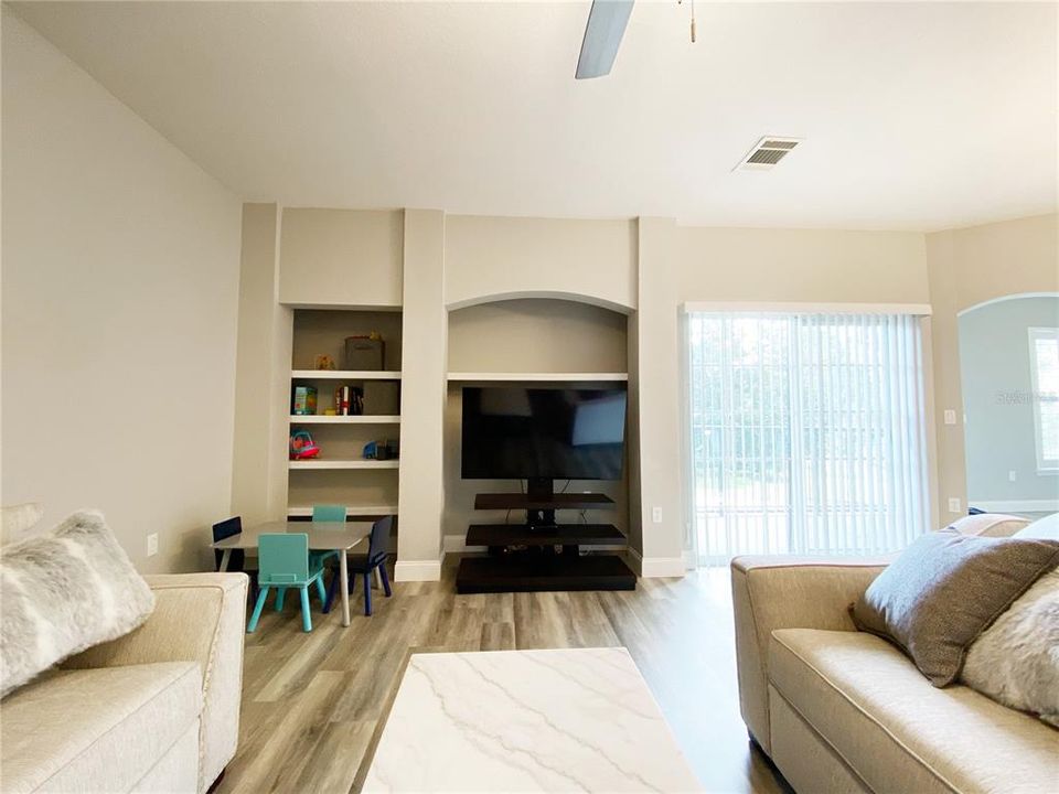 For Rent: $2,050 (3 beds, 2 baths, 1455 Square Feet)