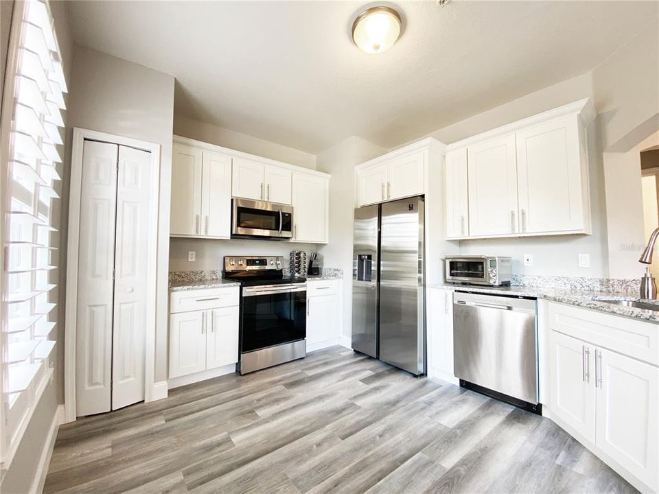 For Rent: $2,050 (3 beds, 2 baths, 1455 Square Feet)