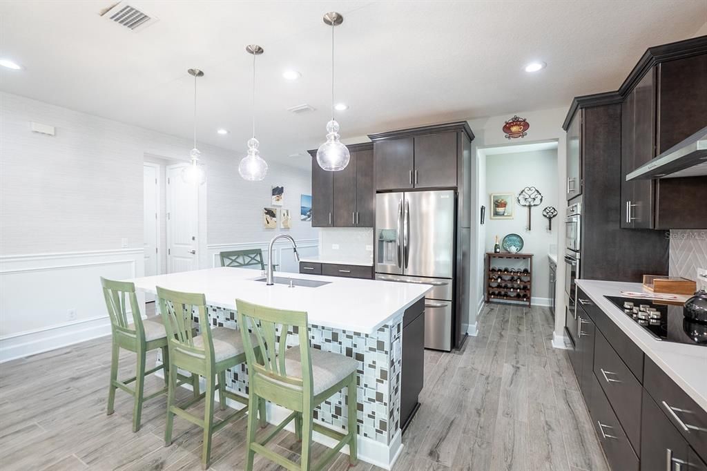 En Venta: $674,000 (4 camas, 2 baños, 2600 Pies cuadrados)