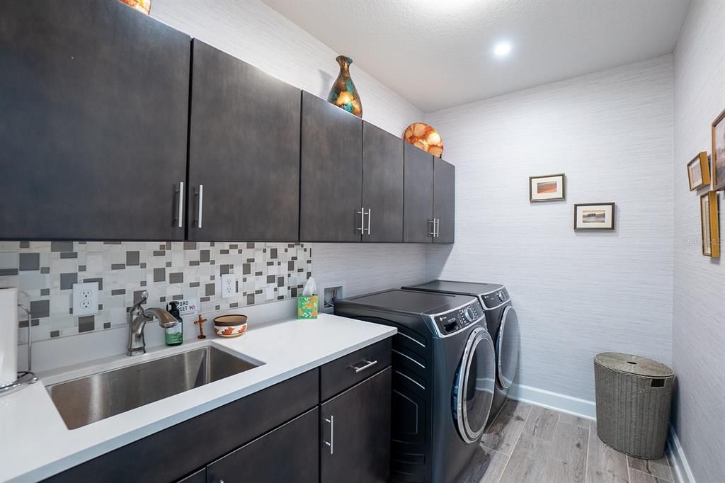En Venta: $674,000 (4 camas, 2 baños, 2600 Pies cuadrados)
