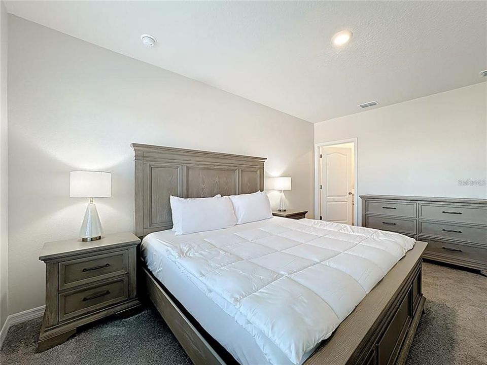 For Rent: $2,200 (3 beds, 2 baths, 2613 Square Feet)