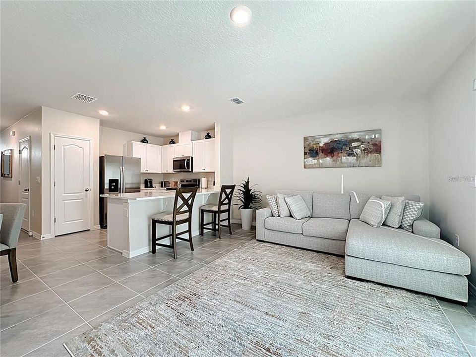 For Rent: $2,200 (3 beds, 2 baths, 2613 Square Feet)