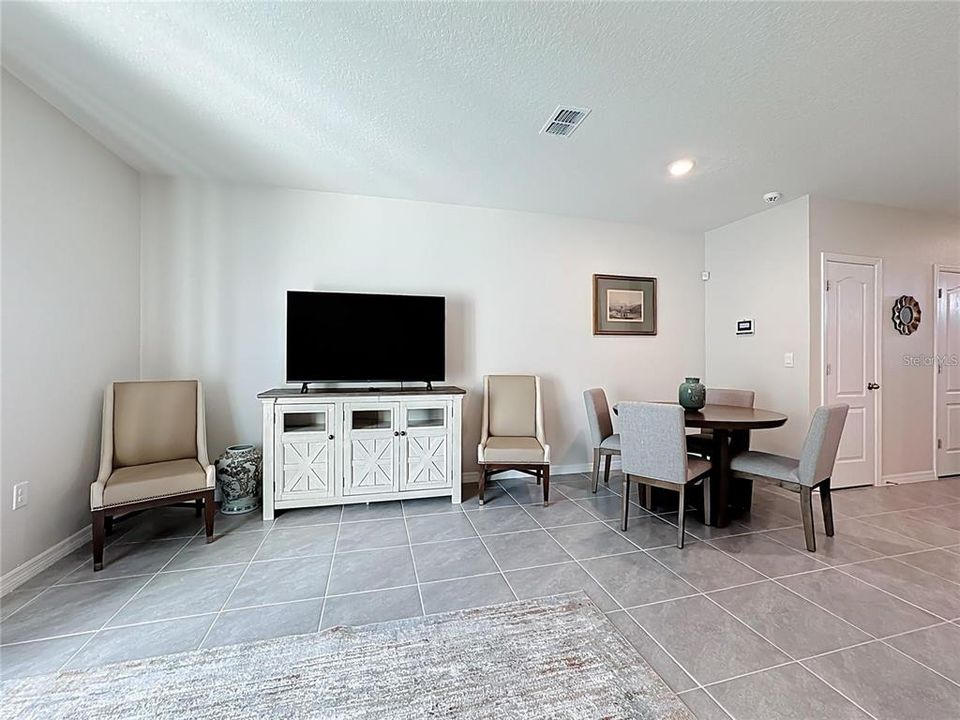 For Rent: $2,200 (3 beds, 2 baths, 2613 Square Feet)
