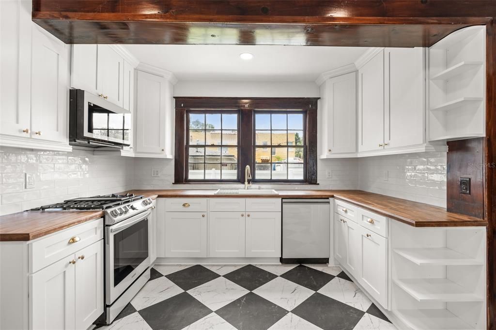 For Sale: $620,000 (4 beds, 3 baths, 2513 Square Feet)