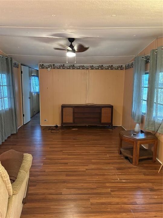 For Sale: $69,900 (2 beds, 1 baths, 648 Square Feet)
