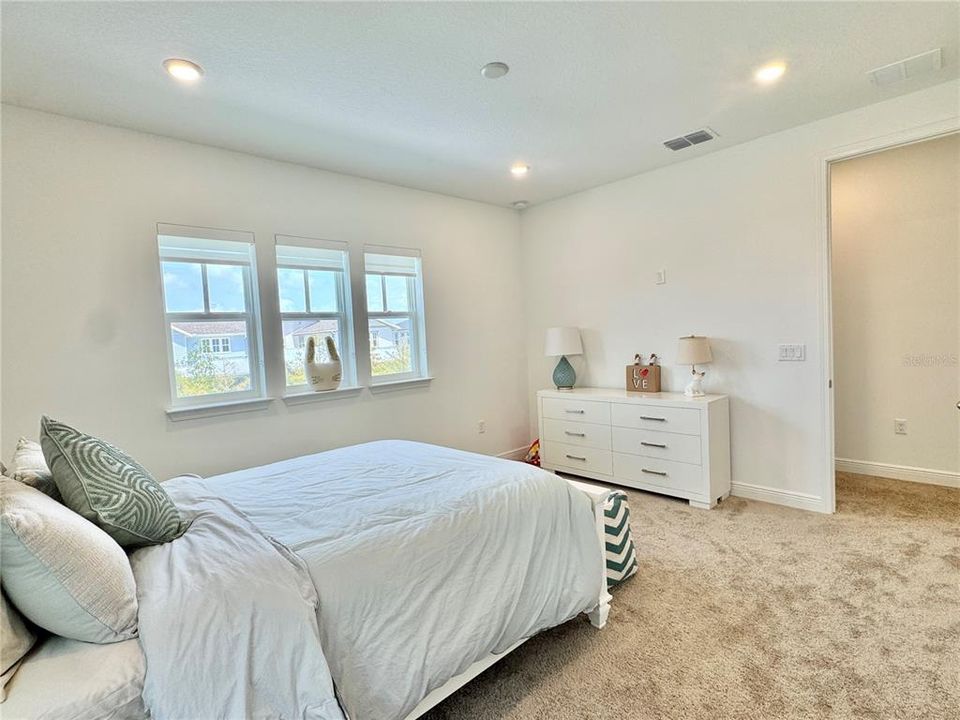 For Rent: $5,500 (5 beds, 3 baths, 2980 Square Feet)