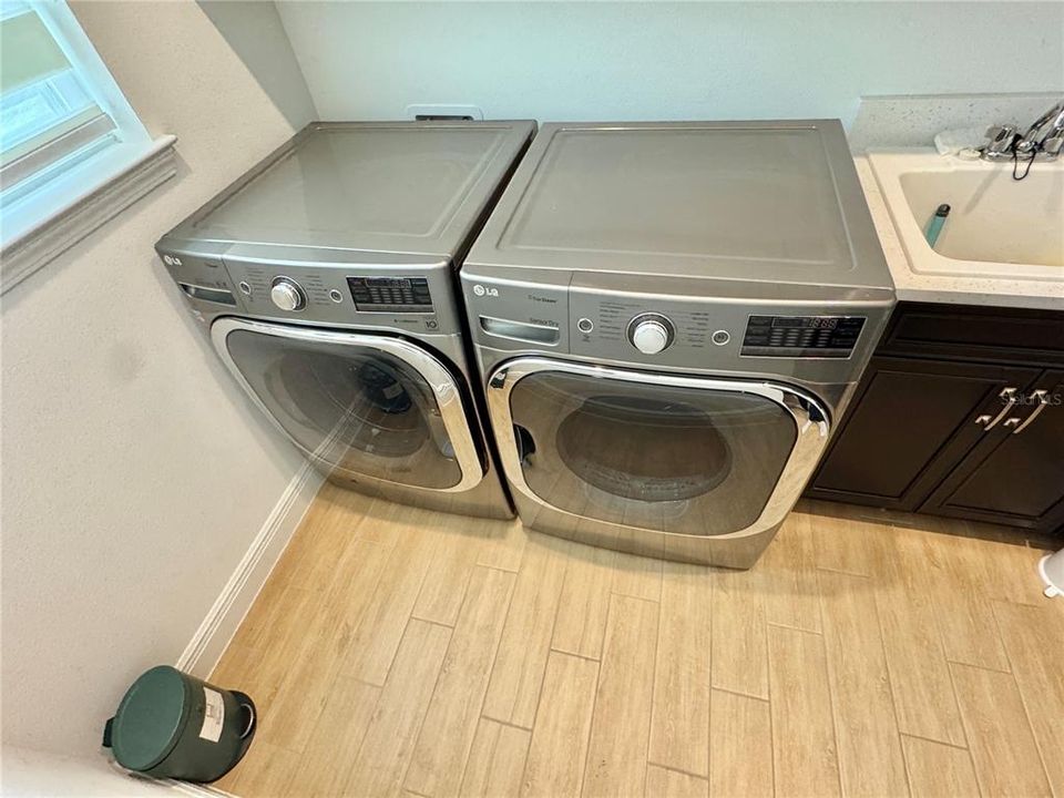 For Rent: $5,500 (5 beds, 3 baths, 2980 Square Feet)