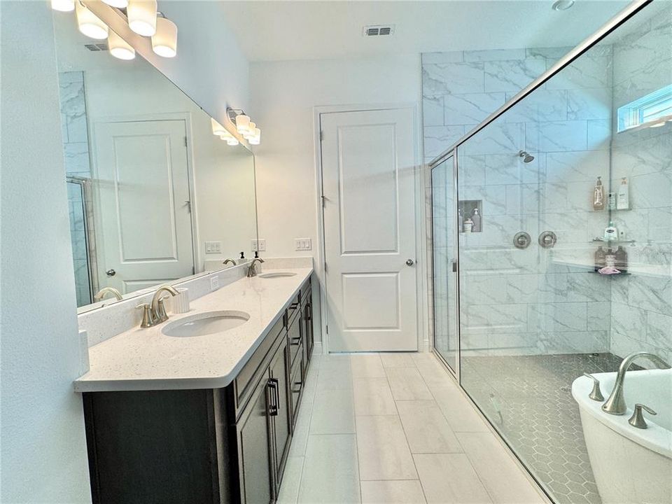 For Rent: $5,500 (5 beds, 3 baths, 2980 Square Feet)