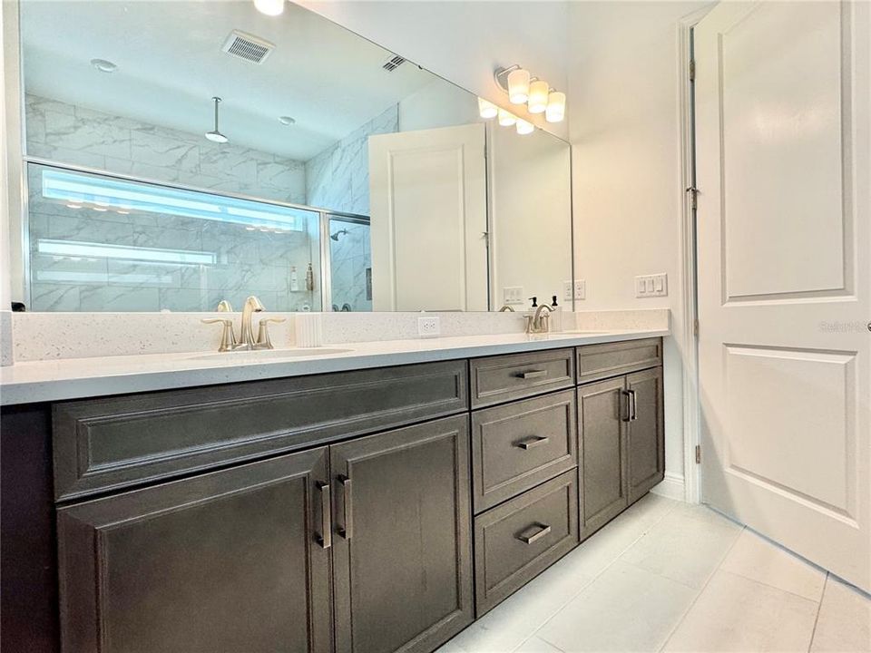 For Rent: $5,500 (5 beds, 3 baths, 2980 Square Feet)