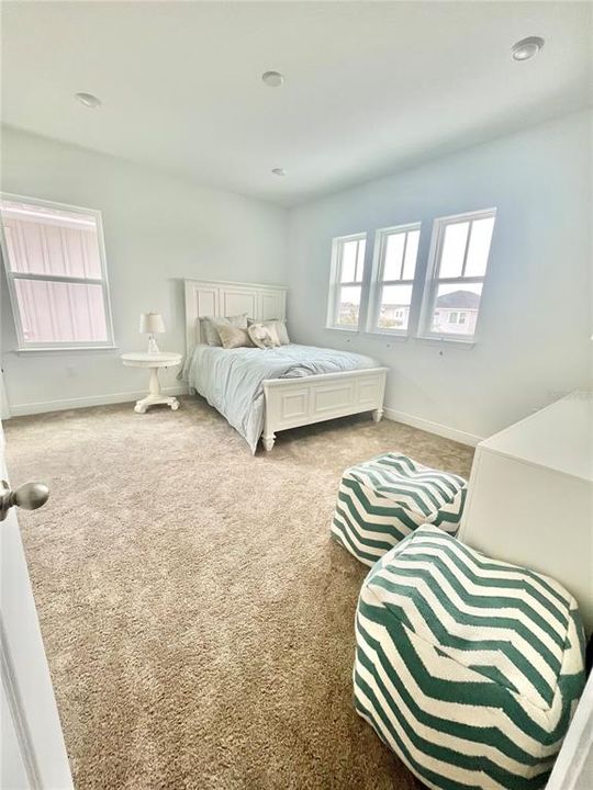 For Rent: $5,500 (5 beds, 3 baths, 2980 Square Feet)