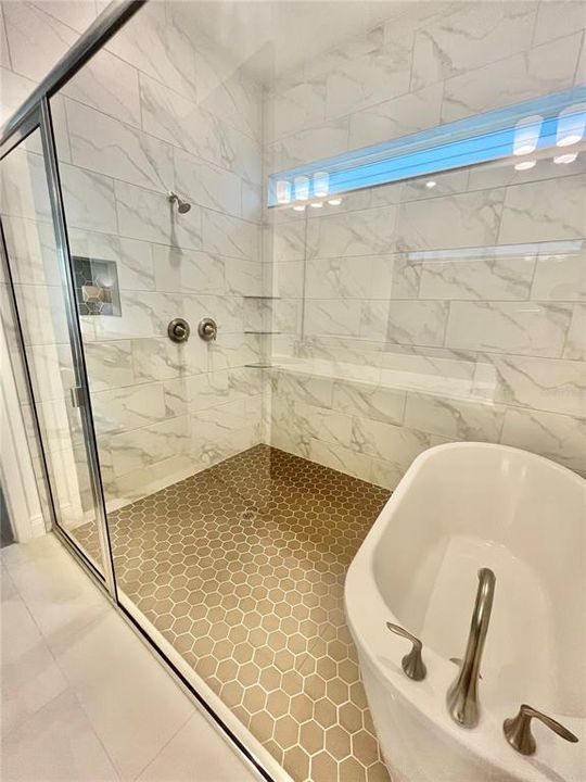 For Rent: $5,500 (5 beds, 3 baths, 2980 Square Feet)