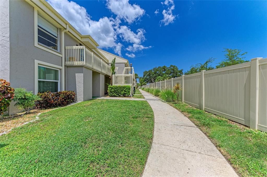 For Sale: $124,900 (2 beds, 2 baths, 947 Square Feet)