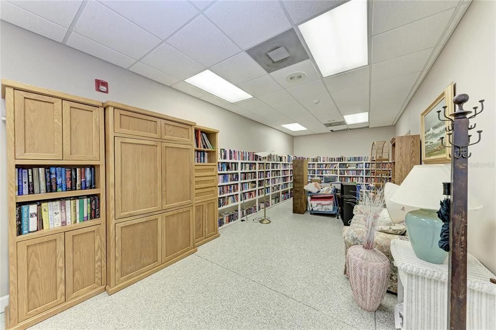For Sale: $124,900 (2 beds, 2 baths, 947 Square Feet)