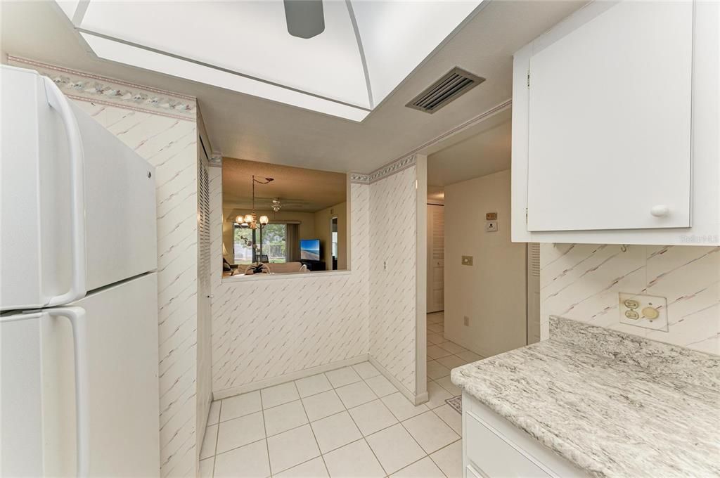 For Sale: $124,900 (2 beds, 2 baths, 947 Square Feet)