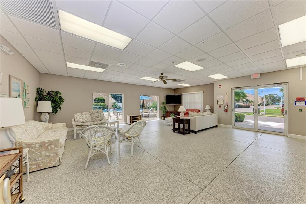 For Sale: $124,900 (2 beds, 2 baths, 947 Square Feet)